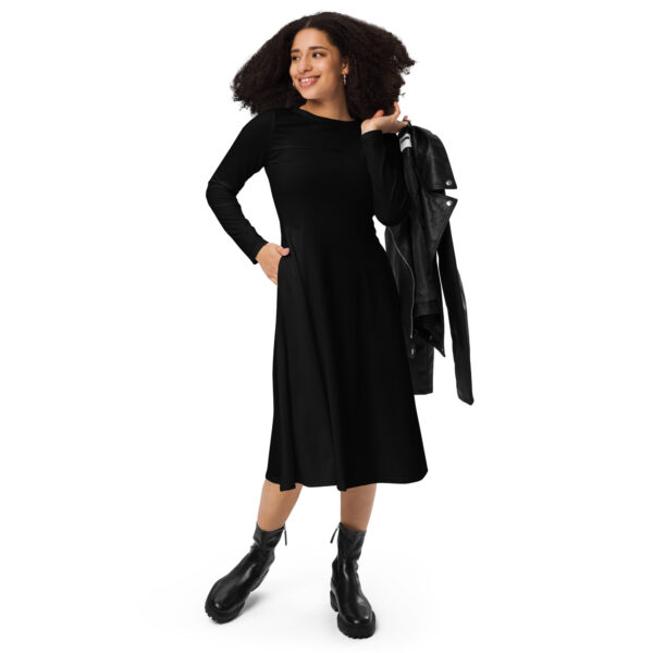 Langärmliges Midikleid mit Allover-Druck in schwarz mit “Jumping Ella”