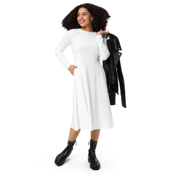 Langärmliges Midikleid in weiß mit kleinem Logo-Druck “Jumping Ella”